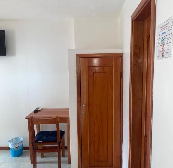 Номер Стандарт, Hostal White House Galapagos