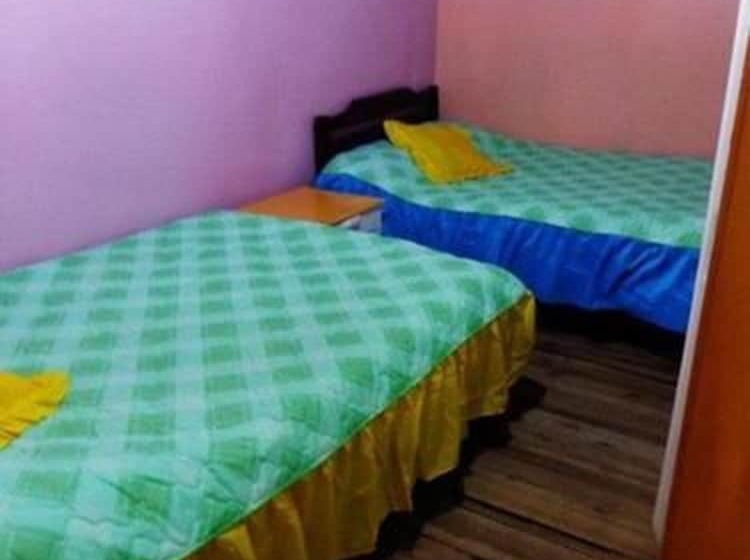 标准三人间共用浴室, Hostal Yumbo Imperial