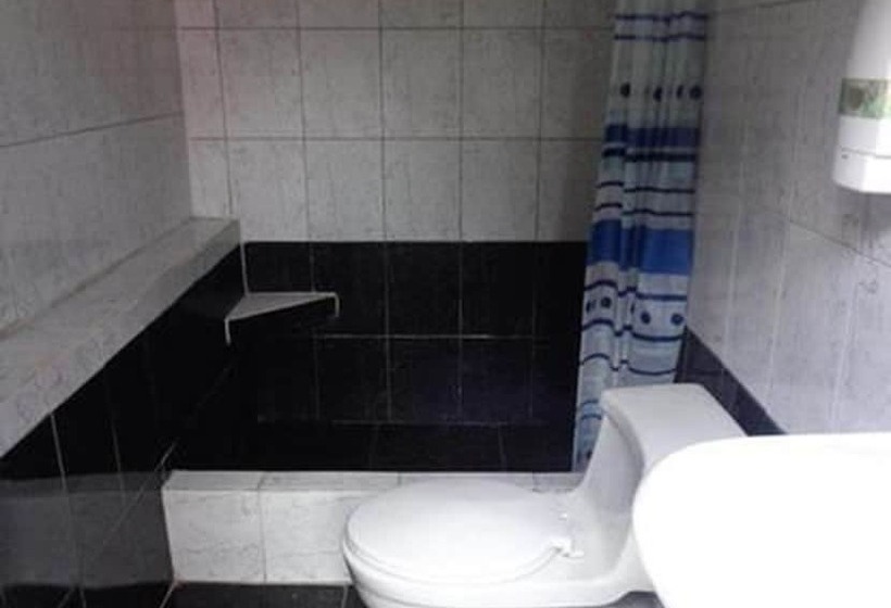 اتاق استاندارد سه نفره, Hostal Yumbo Imperial