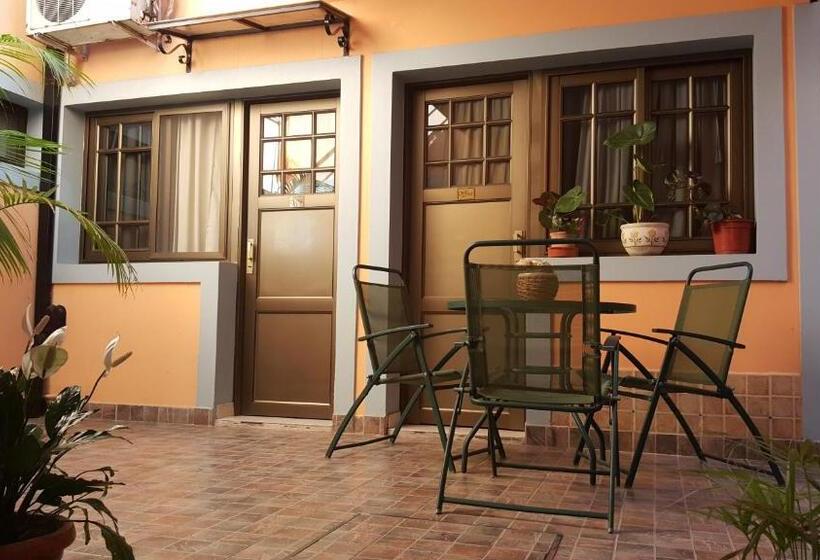 四人标准间, La Casona