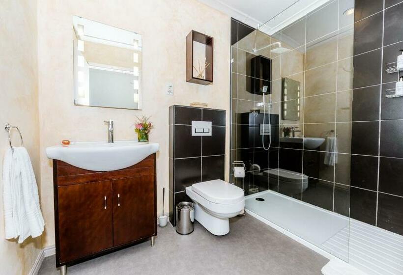 Трехместный Президентский, Le Petit Chateau Guest House