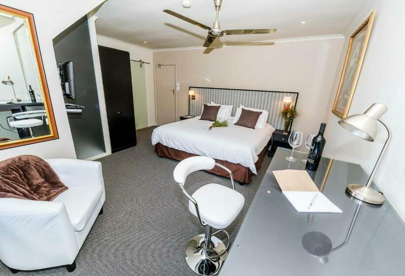 Президентский Люкс, Le Petit Chateau Guest House