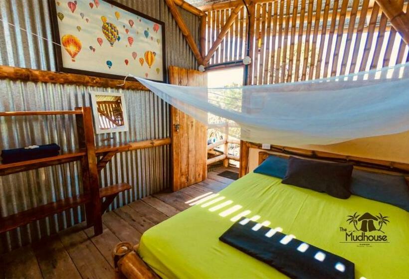 اتاق اکونومی, The Mudhouse Hostel Mompiche