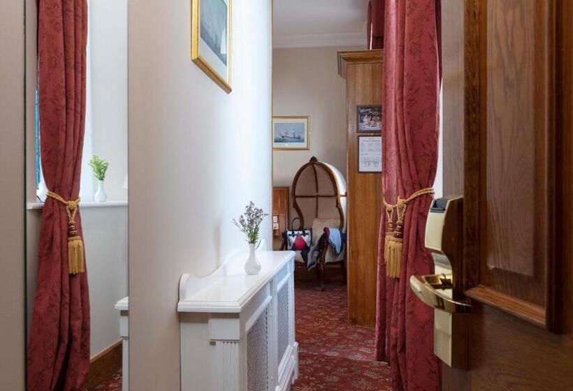 Suite Senior, Scholars Townhouse