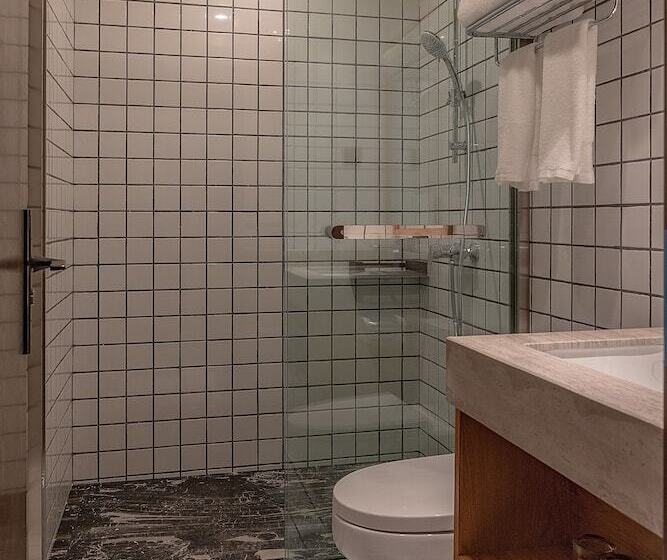 Семейный Номер, The Hump Hostel