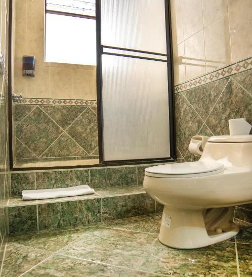 غرفة قياسية ثلاثية, El Auca