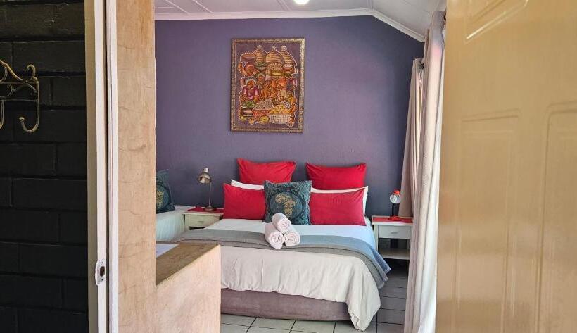 Номер Deluxe, Old Vic Travellers Inn Nelspruit