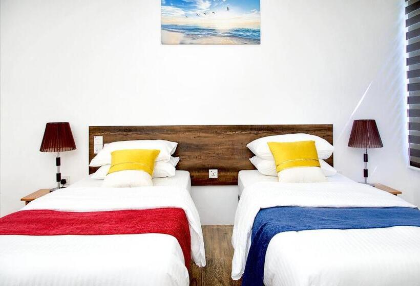 اتاق استاندارد با چشم‌انداز باغ, Manta Sky Inn