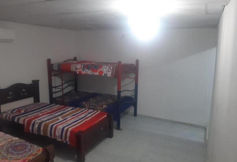 Семейный Номер, Hostal Nuevo Hollywood