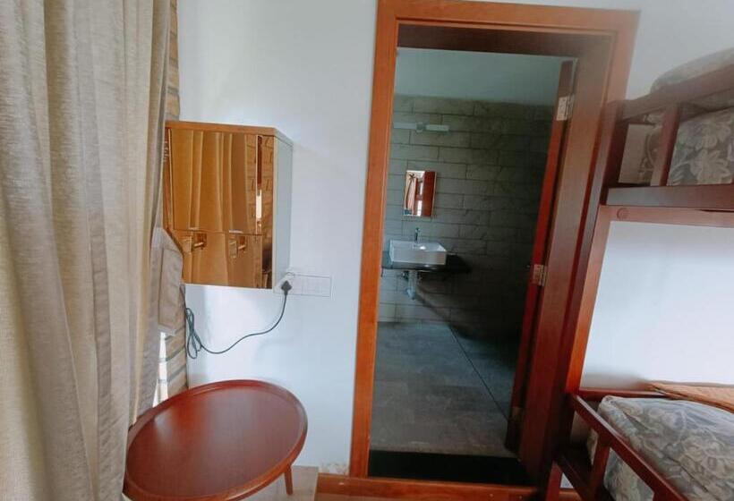 سوییت با چشم‌انداز کوه, Rs Family Stay