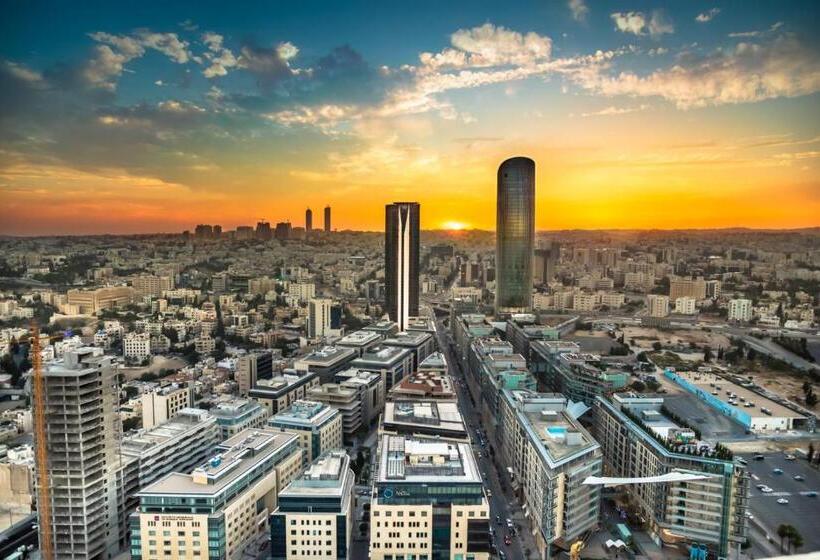 اتاق لوکس, Post