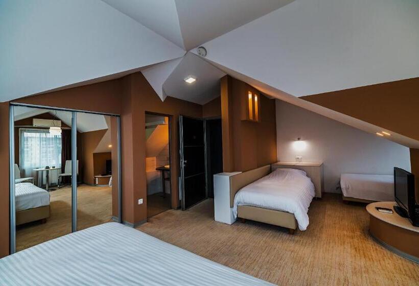 سوییت جونیور با بالکن, Sienna Apartments