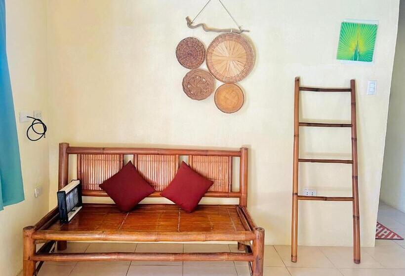اتاق لوکس سه تخته, Boholala Hostel