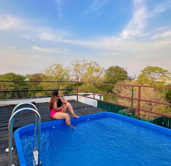 اتاق لوکس سه تخته, Gvs 24 Club, Rooftop Cafe! Swimming Pool! Karaoke Music!