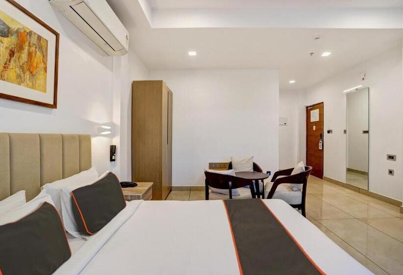 트리플 클래식 룸, Oyo Hotel Soorya