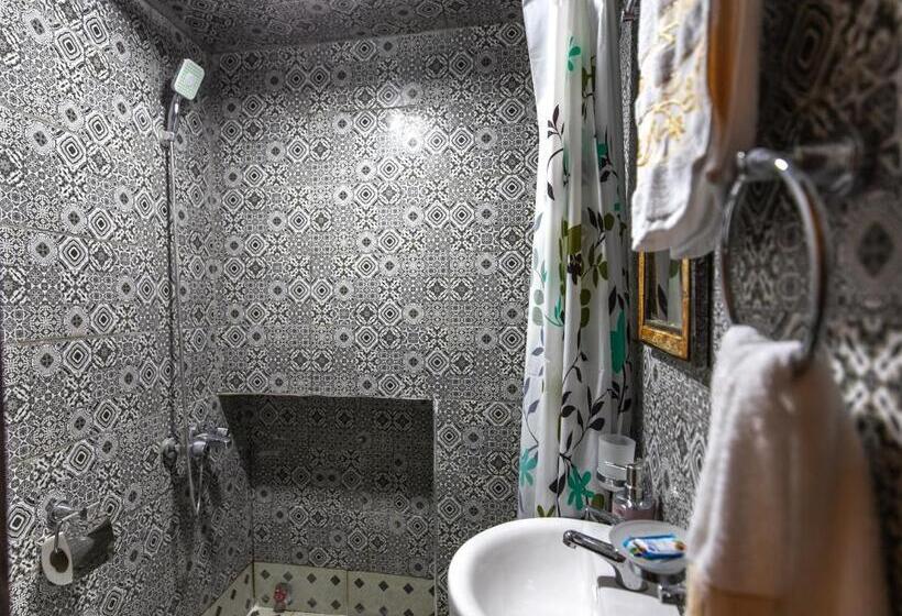 اتاق راحتی سه تخته, Riad Fes Lile