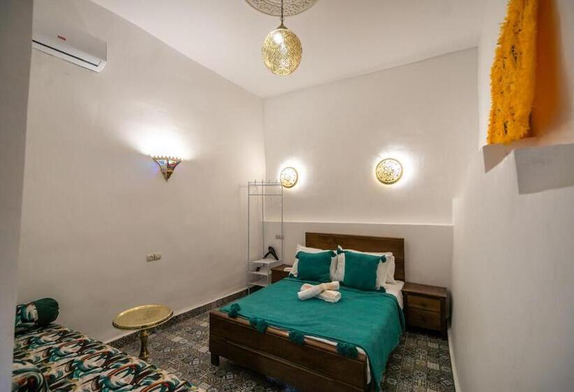 اتاق راحتی سه تخته, Riad Fes Lile