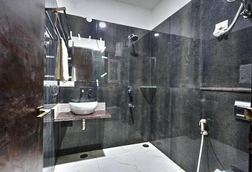 家庭间, The Noble Suites, Near Spectrum Mall
