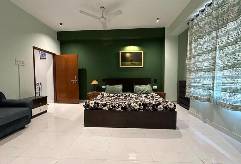 带大床的套房, Vama Homes