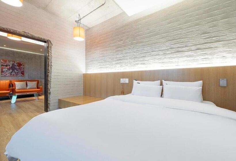 Premium room with river view, The Line