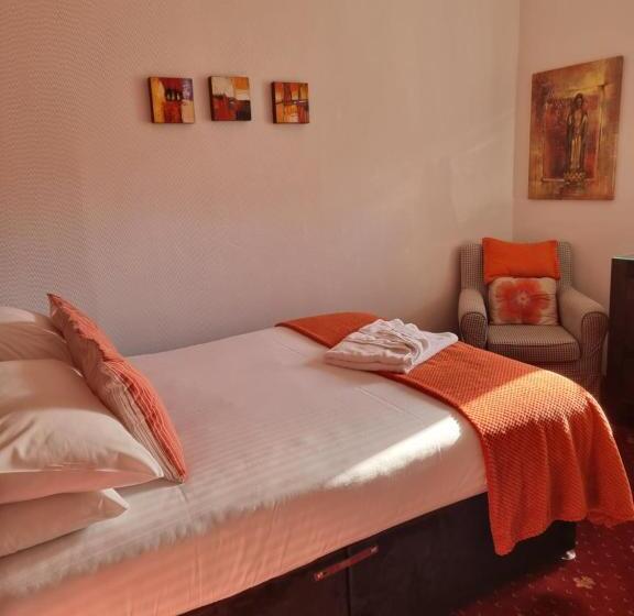 Кровать в Общей Комнате, St Leonards Guest House