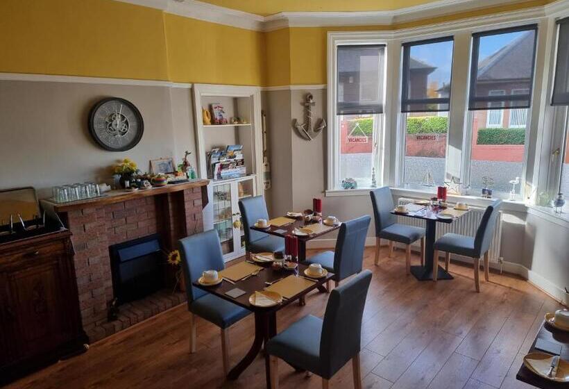 Кровать в Общей Комнате, St Leonards Guest House