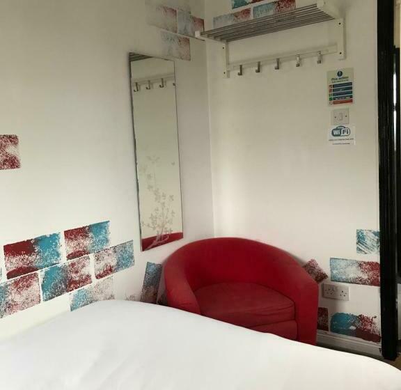 اتاق استاندارد یک تخته با سرویس بهداشتی مشترک, Finn Mccools Giants Causeway Hostel