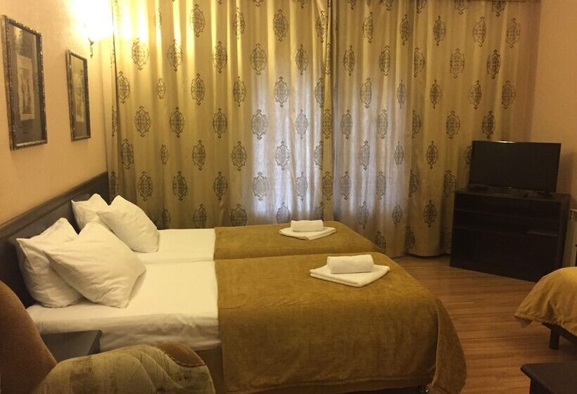 Номер Стандарт Трехместный, Piramida