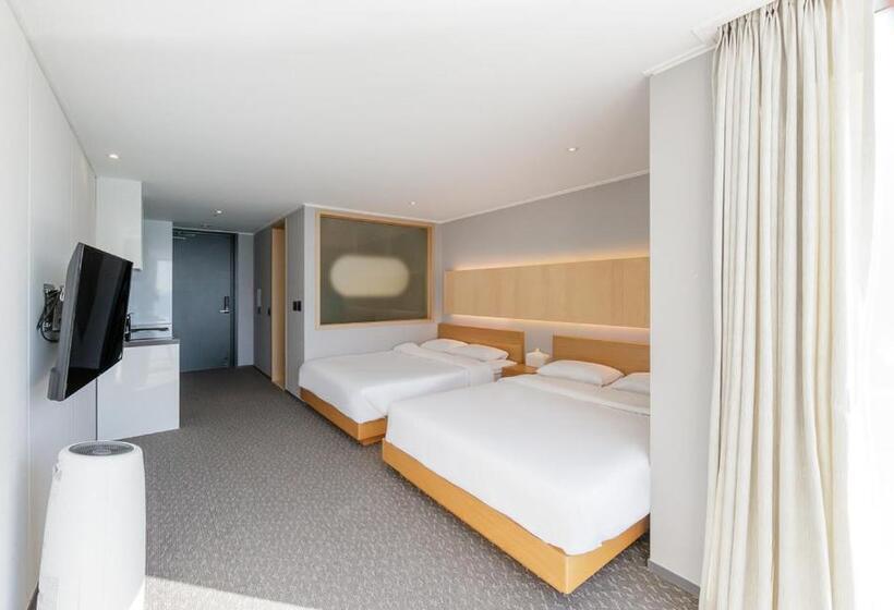 클럽실 풀장 뷰, Latterace Resort