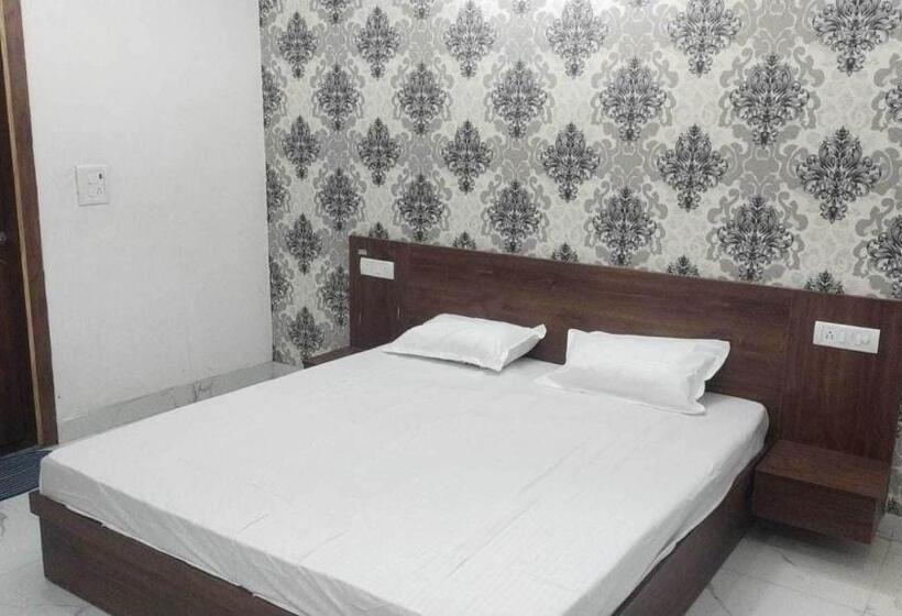 Трехместный Номер Классика, Oyo Hotel Kadamb