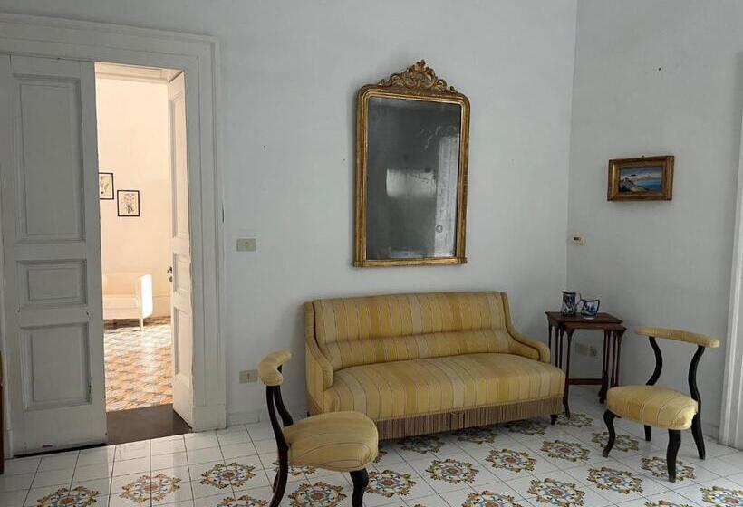 标准间, Il Palazzo
