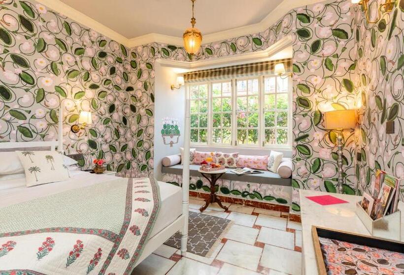 Standard Room, Laalee