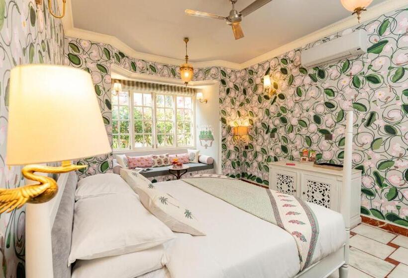 Standard Room, Laalee