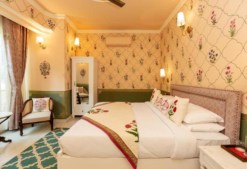 Standard Room, Laalee