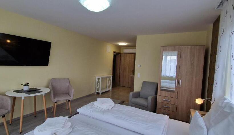 اتاق سوپریور, Anton Apartmanház