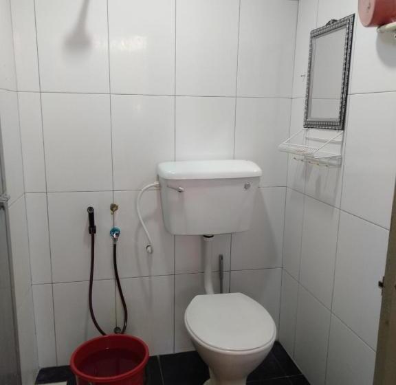 اتاق لوکس خانوادگی, Ayah Perhentian
