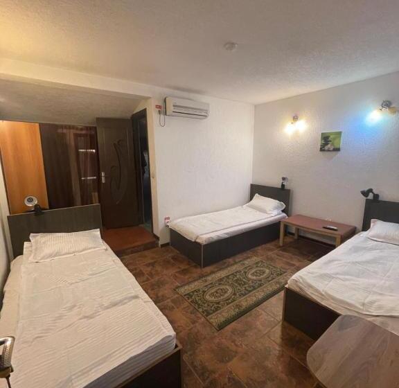 اتاق استاندارد سه نفره, Po Lari Amp