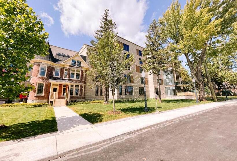 Люкс 2 Спальни, Queen S University Residence