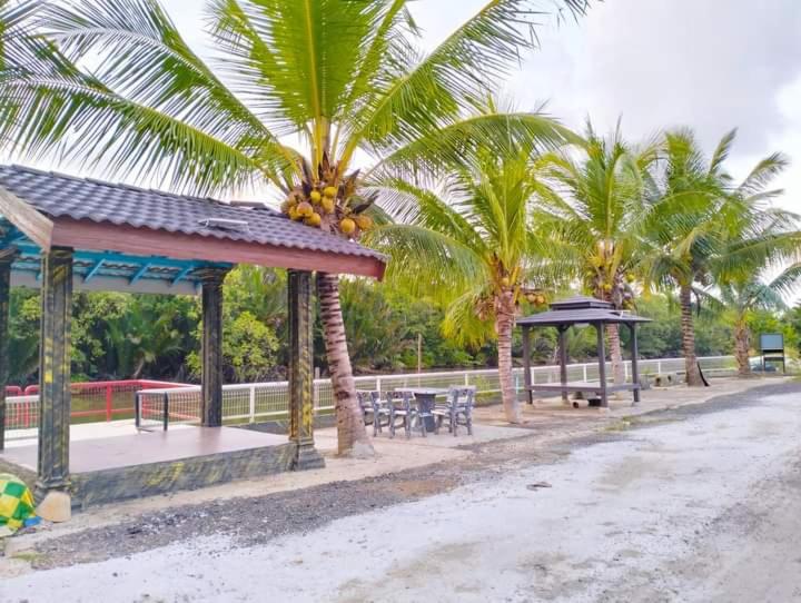 3 Bedroom Suite, Airport Kota Bharu Roomstay & Riverside Homestay