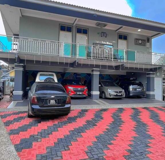 اتاق استاندارد سه تخته با بالکن, Airport Kota Bharu Roomstay & Riverside Homestay