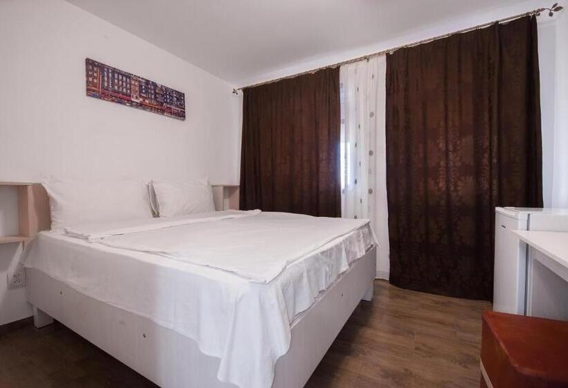 Номер Стандарт с Балконом, Casa 4 Odăi