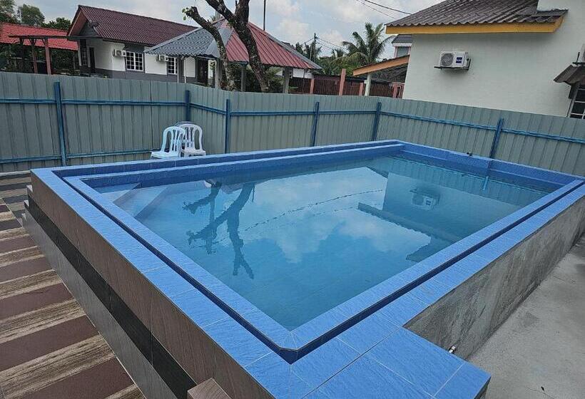 Дом 2 Спальни, Mri Residence   Homestay In Sg Buloh With Swimming Pool   No Pork&alcohol Allowed