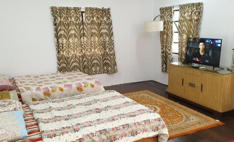 Семейное Студио, Mri Residence   Homestay In Sg Buloh With Swimming Pool   No Pork&alcohol Allowed