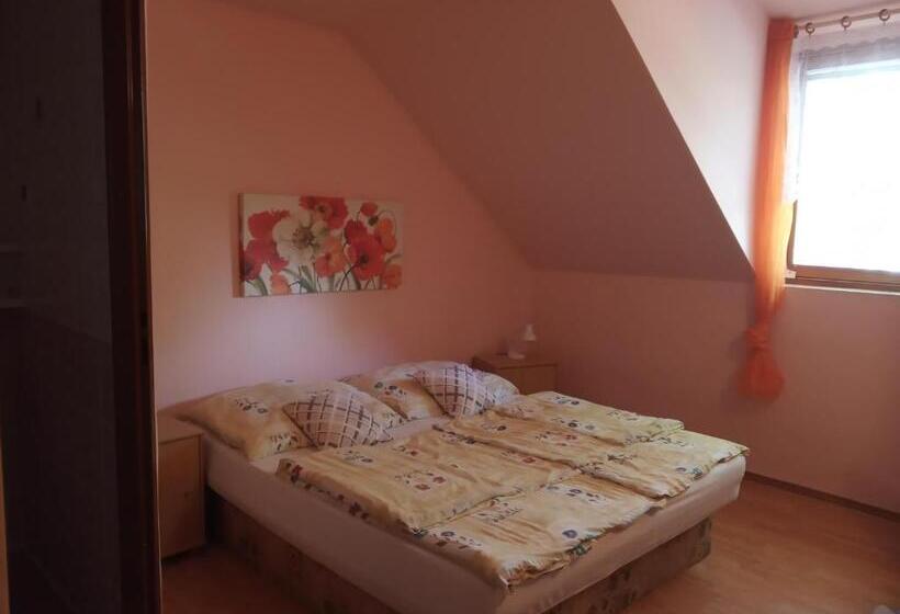 Четырехместный Номер Стандарт, Penzion Rose