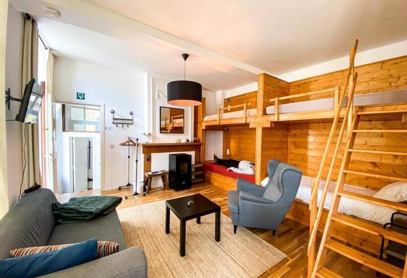 Семейный Номер, Skindles Guesthouse