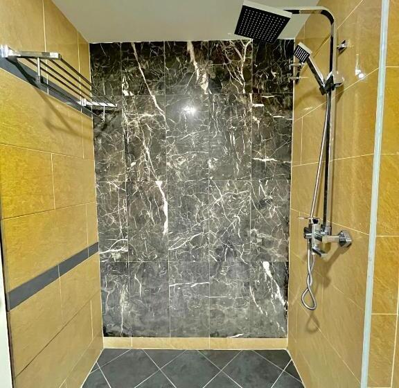 اتاق استاندارد سه نفره, Melur Inn