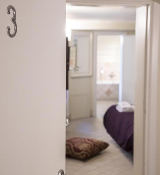 اتاق استاندارد سه نفره, Rossocorallo B&b