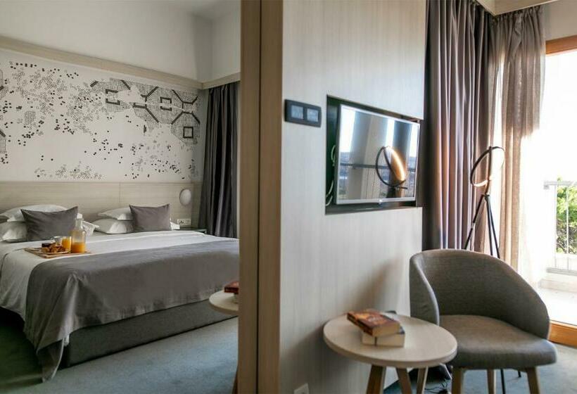 Номер Superior с Балконом, Salona Palace