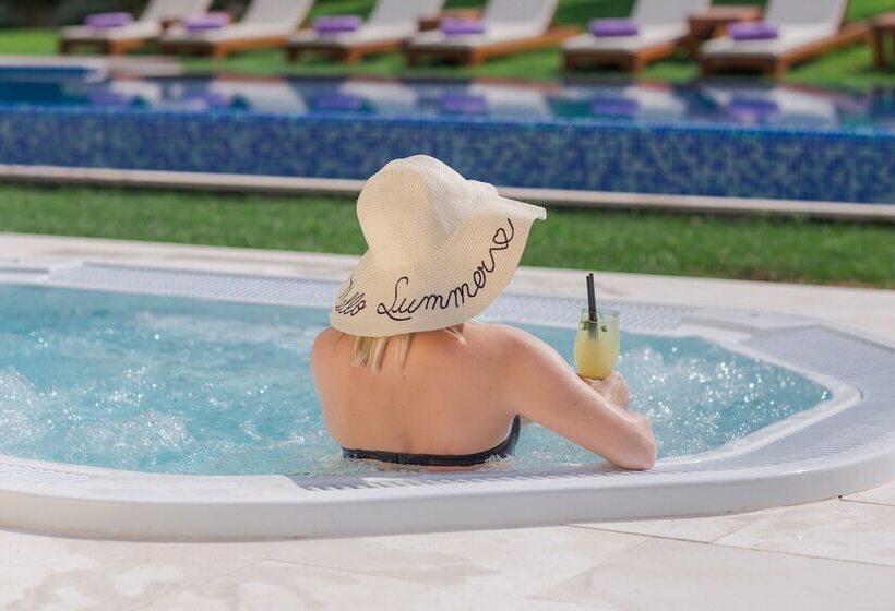 Трехместный Номер Superior, Salona Palace