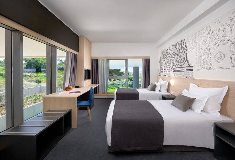 Трехместный Номер Superior, Salona Palace